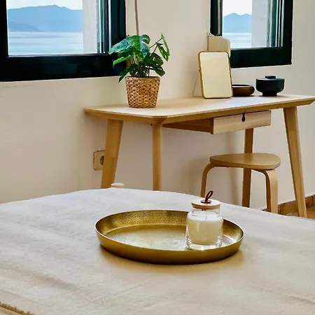 Seafront Maisonette بيت للعطل *