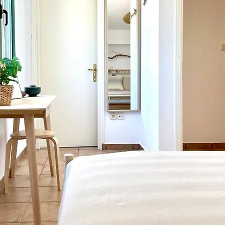 Seafront Maisonette بيت للعطل *