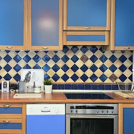 Seafront Maisonette بيت للعطل بيفكوهوري