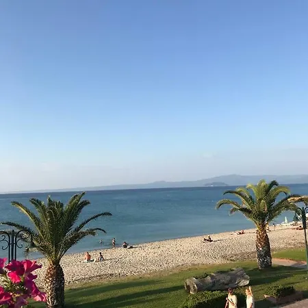 Seafront Maisonette *