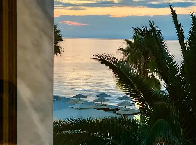 Seafront Maisonette *