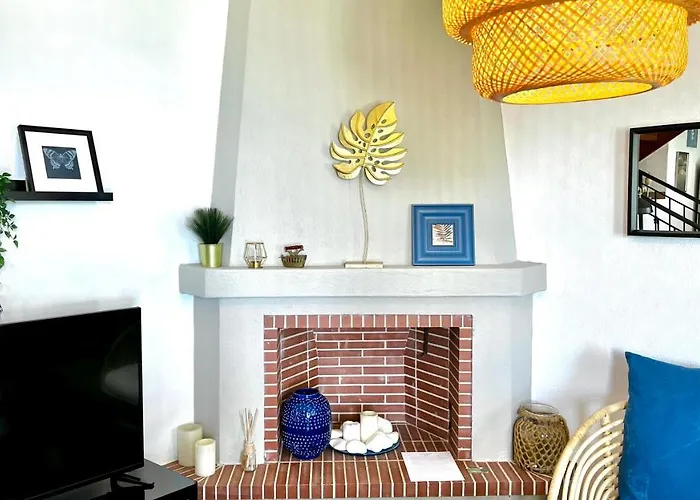 Seafront Maisonette 度假居 *