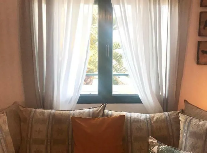 Seafront Maisonette 佩科霍里