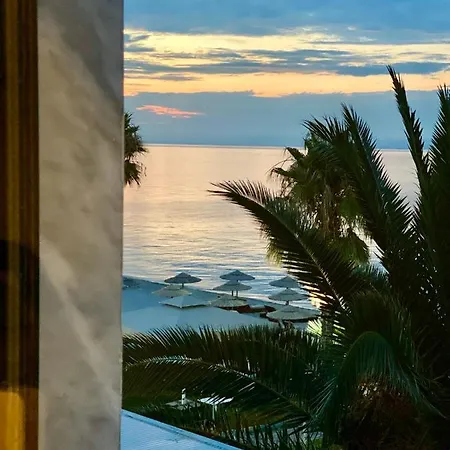 Seafront Maisonette *