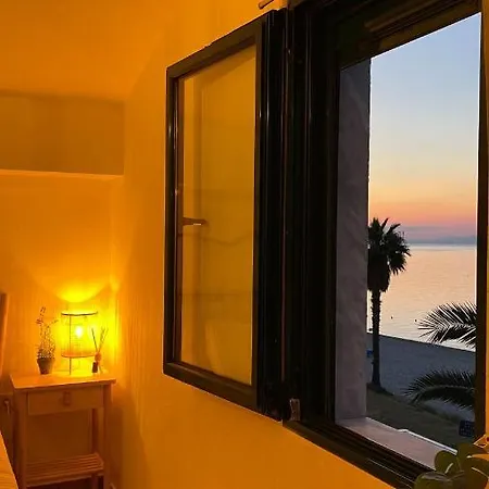 Seafront Maisonette *