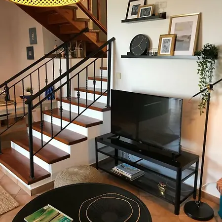 Seafront Maisonette *