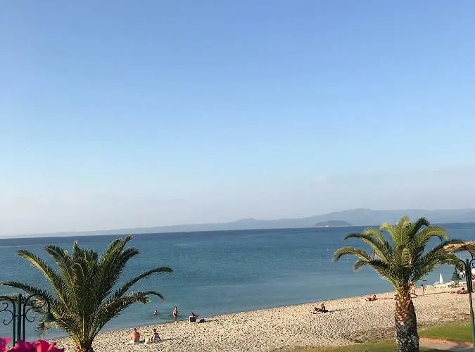 Seafront Maisonette *